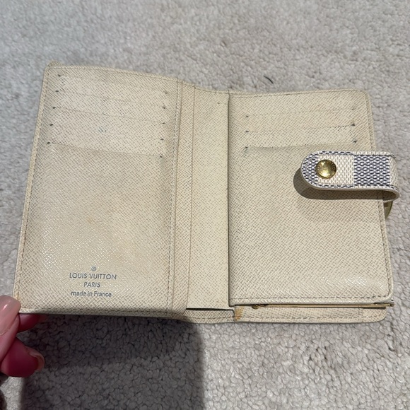 Louis Vuitton Damier Azur Kisslock Wallet - Picture 3 of 5